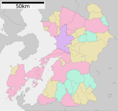 Mapa konturowa prefektury Kumamoto, po prawej nieco u góry znajduje się punkt z opisem „Takamori”