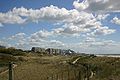 Dunes au nord de la plage, au fond : le front de mer, nord