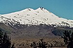 Vista del vulcano dalla desertica zona lavica.