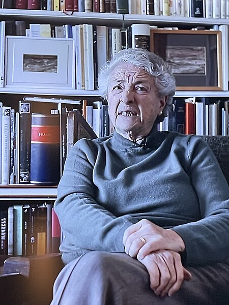 File:Lola Higueras en entrevista documental de Carmen Verdú.jpg