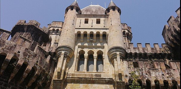 Escaraguaitas del castillo neogótico de Butrón, Gatica, Vizcaya de finales del siglo XIX.