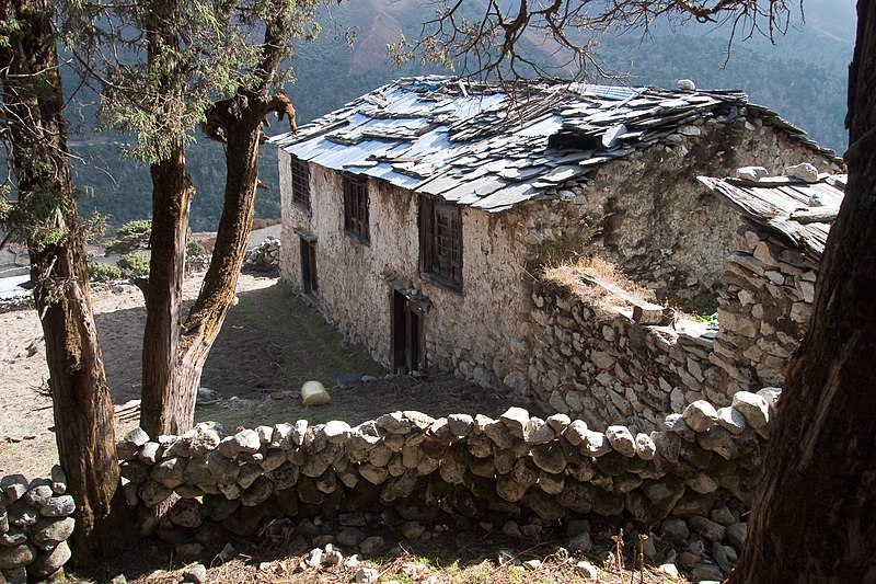 File:Pangboche, Village house, Nepal.jpg