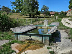 La fontaine-lavoir.