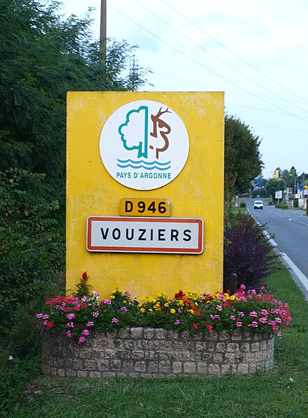 File:Vouziers-FR-08-panneau-RN77-c.JPG