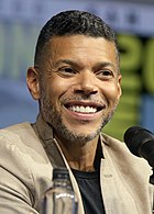 Wilson Cruz, Darsteller von Hugh Culber