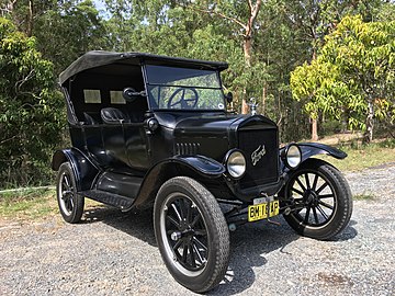 1925: globo-pneumatikoak eta negar zatituak, periodoko hautazko estrak zeharkatu zituen.