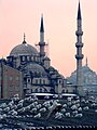 La mosquée bleue, construite sur le modèle de la basilique Sainte-Sophie (au fond). Istanbul.