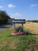 Entrée d'Hautefeuille depuis Vauchamps.