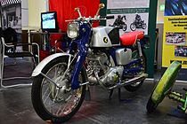 De 125cc-Honda CB 92 Benly Super Sport werd door Honda alleen gebruikt om het circuit te verkennen, maar maakte grote indruk op de bevolking van het eiland Man.