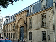 Entrada al patio de los establos, por la rue des Quatre-Fils