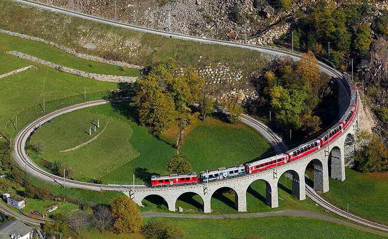 File:RhB ABe 4-4 III Kreisviadukt Brusio.jpg