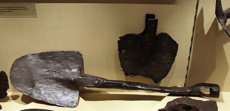 File:Roman Shovels.jpg