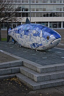 Salmo de Scio, skulptaĵo en Belfast. La fiŝo estas reprezento de saĝeco, Ĉar tiu fiŝo posedus ĉiujn sciojn de la mondo, ĝi ankaŭ estus pli saĝa ol la homo.