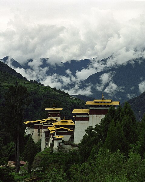 File:Trongsa Dzong 2001 b.jpg