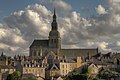 La iglesia Saint-Sauveur vista desde las murallas.