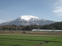 早春の伊吹山