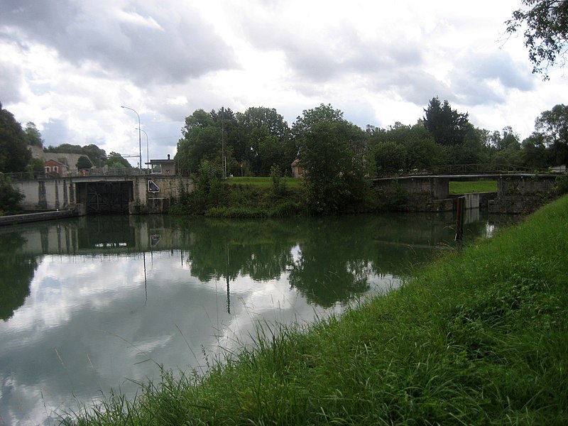 File:Canal latéral à la Marne, Vitry-le-François - panoramio.jpg