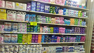 Rayon serviettes hygienique et papier toilette Supermarché Cameroun 04.jpg