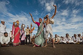 Un couple déclamant un bharud, une forme poétique marathe, durant le Pandharpur Wari, un des grands pèlerinages majeurs au Maharashtra et au Deccan.