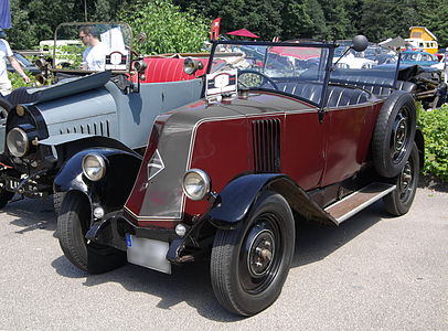 Renault NN (galbe des ailes plus plat), cabriolet.