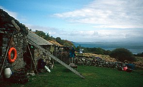 Bothy at Kinuachdrachd - geograph.org.uk - 2346384.jpg