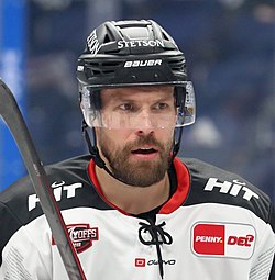 2022-04-10 Eisbären Berlin gegen Kölner Haie (Deutsche Eishockey-Liga 2021-22, Playoff-Viertelfinale) by Sandro Halank–045 (cropped).jpg