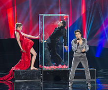 Farid Mammadov vystupuje na Eurovizi 2013.