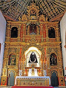 Retablo de la Capilla de la Soledad. Las dos puertas inferiores conectan con la Capilla de la V.O.T.