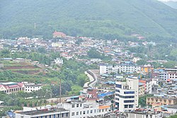 畹町-棒赛天际线，左上是棒赛，摄于中国畹町森林公园