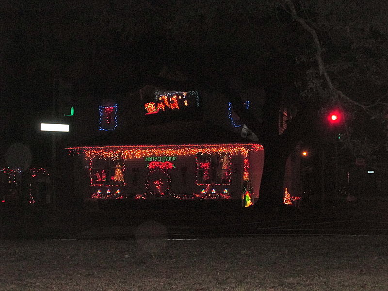 File:Esplanade Ave Bayou Rd Xmas Lights 2013.JPG