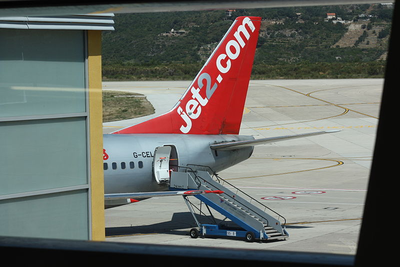 File:Jet2.com, B737, Dubrovnik Airport, August 2011.JPG