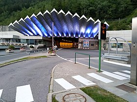 L'E25 se confond avec la RN 205 au Tunnel du Mont-Blanc (côté français).