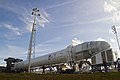 Eine Falcon 9 wird nach einem Test für den Transport von der Startrampe zum Hangar vorbereitet