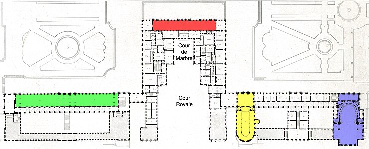 Planul etajului principal (circa 1837, cu nordul spre dreapta), arătând Sala Oglinzilor în roșu, Sala de bătălii în verde, Capela Regală în galben și Opera Regală în albastru