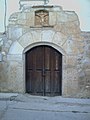 Puerta con imagen, en el antiguo Hospital.