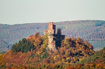 Blick nach Norden auf Reichsburg Trifels