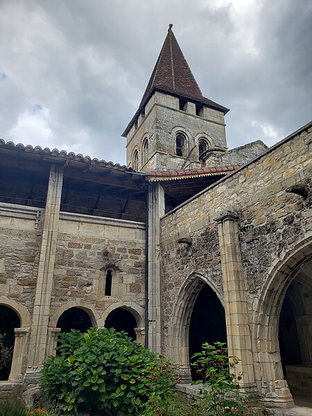 File:Cloître de Carennac.jpg