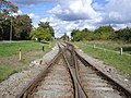 Nord for Høng Station går Tølløsebanen th. og veteranbanen tv. med remise i baggrunden