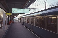 MS 61 en livrée d'origine à quai en direction de Paris en 1982 : la gare était alors le terminus de cette branche.