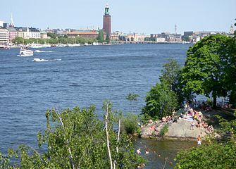 Vänstra bilden visar dam- och barnbadet vid Lusudden 1937, högra bilden visar samma plats på sommaren 2010