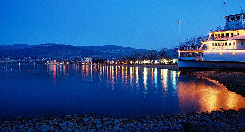 File:Penticton Okanagan Beach Lakeshore.jpg