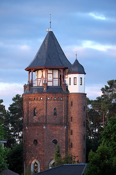 File:Wasserturm Koenigs Wusterhausen.jpg