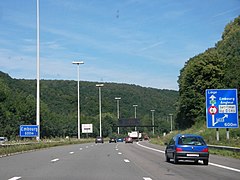 L'autoroute à l'approche de la sortie 40 : Embourg