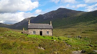 Coire Fionnaraich Bothy - geograph.org.uk - 4626002.jpg