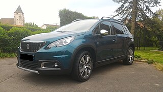 Le Peugeot 2008 restylé dans sa nouvelle couleur, Emerald Crystal.