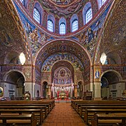 Rosenkranzbasilika, Berlin-Steglitz. Blick vom Haupteingang in Richtung Altar.