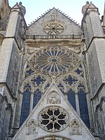 The flamboyant Grand Housteau and west rose window