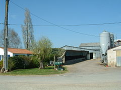 Habitat près d'un corps de ferme (hameau).