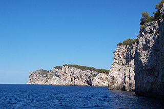 Skalny pobrjóh na Dugim otoku