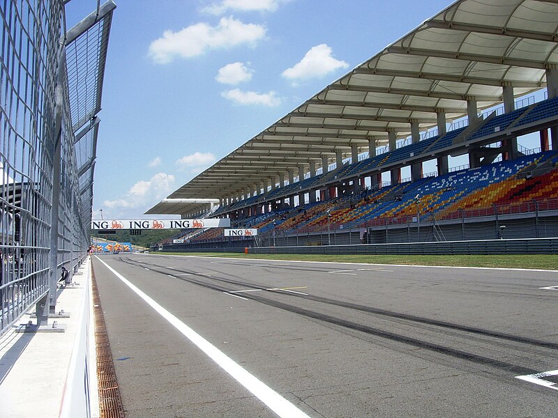 File:Istanbul park front straight.JPG